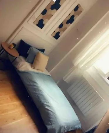 Du Théâtre Rez De Chaussée Apartamento